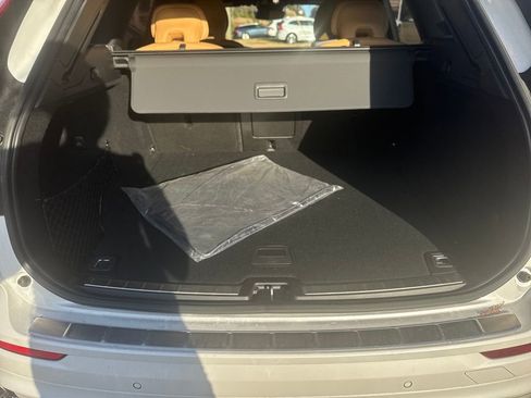 Certified 2023 Volvo XC60 B5 Ultimate w/ Protection Package Premier image 27