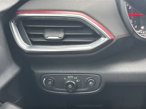 Used 2021 Chevrolet TrailBlazer RS w/ Sun and Liftgate Package image 17