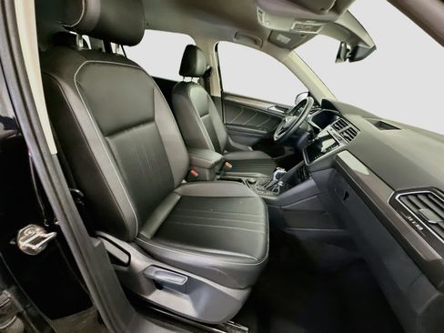Used 2024 Volkswagen Tiguan SE AWD/4WD image 32