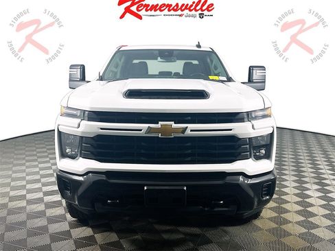 Used 2024 Chevrolet Silverado 2500 Custom w/ Custom Value Package image 2