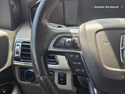 Used 2018 Lincoln Navigator L Select AWD/4WD image 33