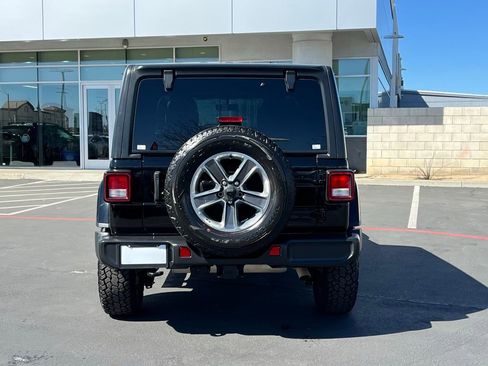 Used 2022 Jeep Wrangler Unlimited Sahara w/ Cold Weather Group AWD/4WD image 4