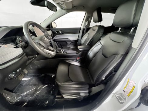 Used 2022 Jeep Compass Latitude AWD/4WD image 19