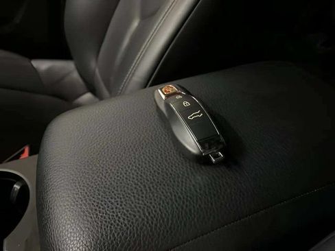 Used 2022 Porsche Macan AWD/4WD image 87