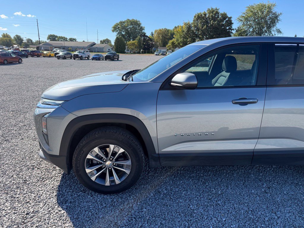 Used 2026 Chevrolet Equinox LT AWD/4WD image 23