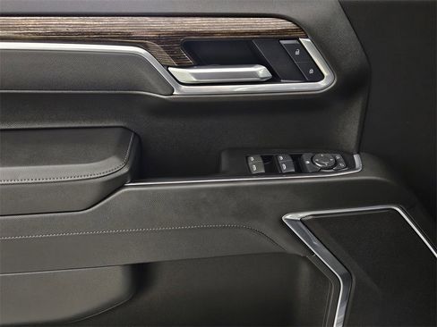 Used 2025 GMC Sierra 1500 Elevation image 24