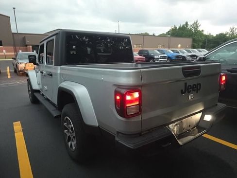 Used 2024 Jeep Gladiator Sport AWD/4WD image 7