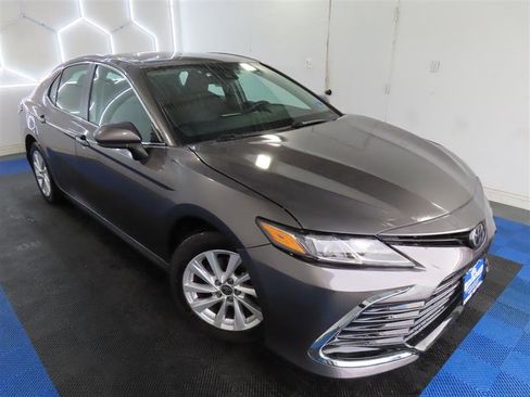 Used 2023 Toyota Camry LE image 5
