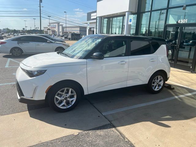 Used 2025 Kia Soul S FWD image 3