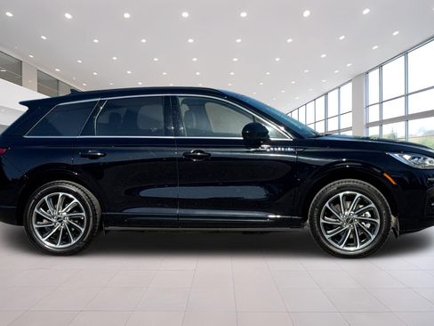 Used 2025 Lincoln Corsair Grand Touring AWD/4WD image 3