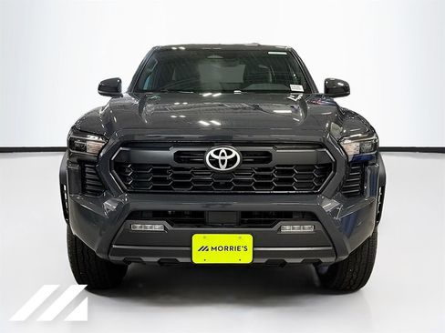 Used 2025 Toyota Tacoma TRD Off-Road AWD/4WD image 2