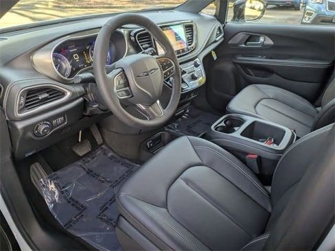 New 2026 Chrysler Pacifica Select image 9