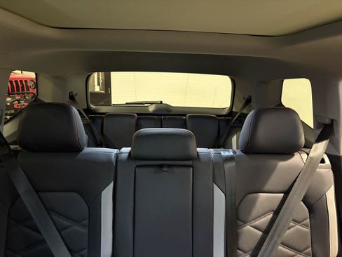 Used 2025 Volkswagen Atlas Peak Edition SE AWD/4WD image 34