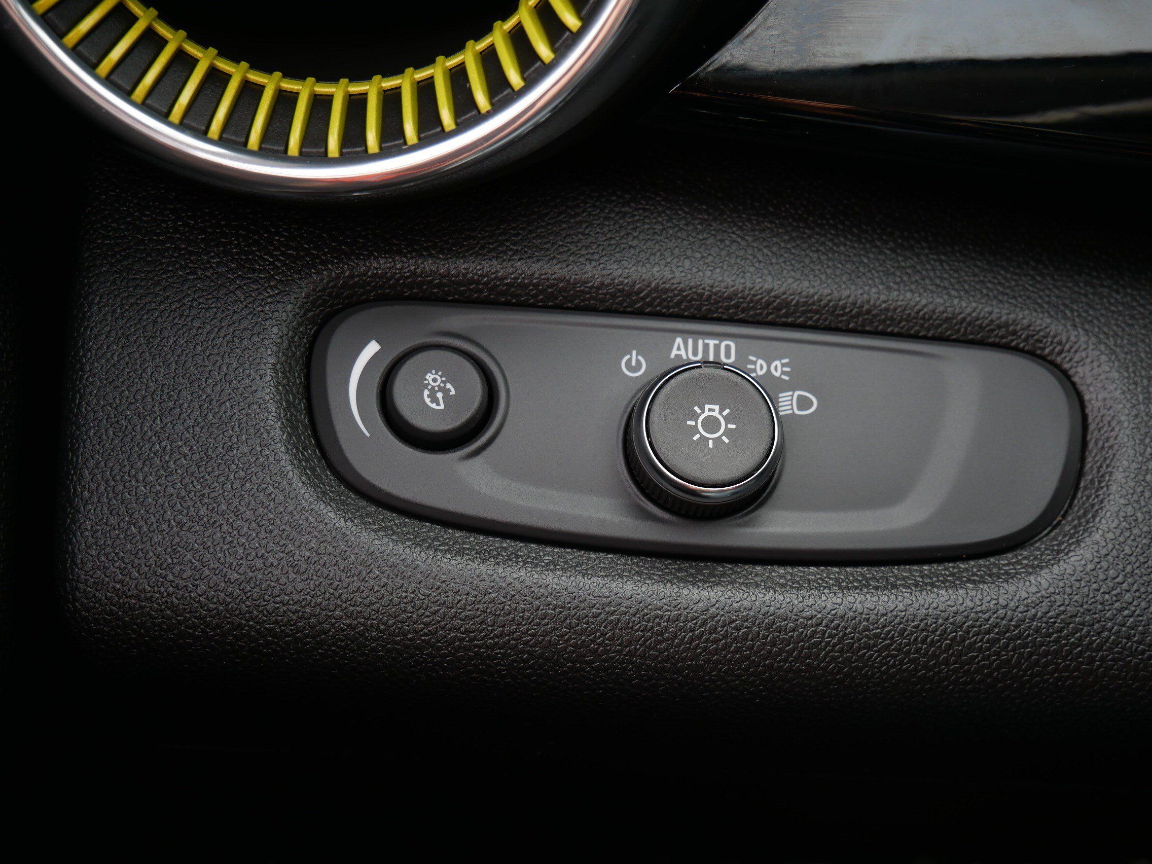 Used 2025 Chevrolet Trax ACTIV w/ Sunroof Package FWD image 30