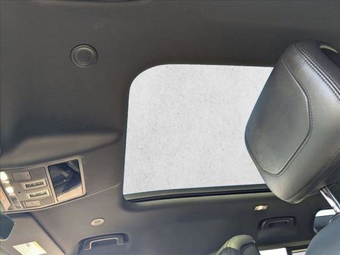 Used 2024 Land Rover Defender 110 X image 17