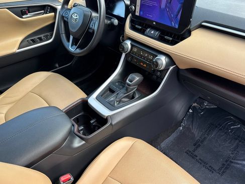 Used 2025 Toyota RAV4 Limited FWD image 18