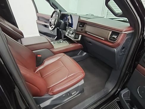 Used 2024 Ford Expedition Limited image 43