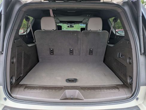 Used 2021 GMC Yukon XL SLT w/ SLT Premium Package AWD/4WD image 12