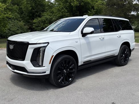 Used 2025 Cadillac Escalade Sport Platinum w/ LPO, ONYX Package AWD/4WD image 2