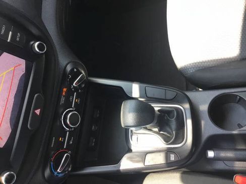 Used 2024 Kia Soul LX w/ Option Group 015 FWD image 18