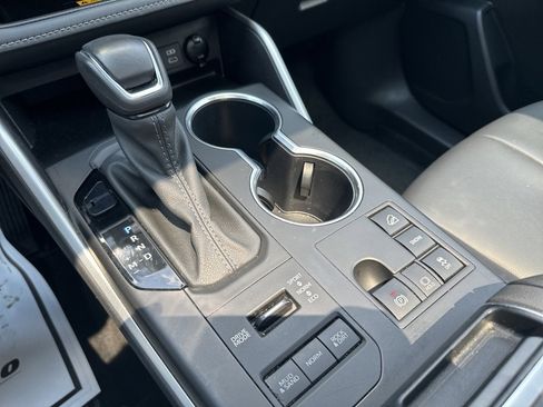 Used 2024 Toyota Highlander XLE image 23