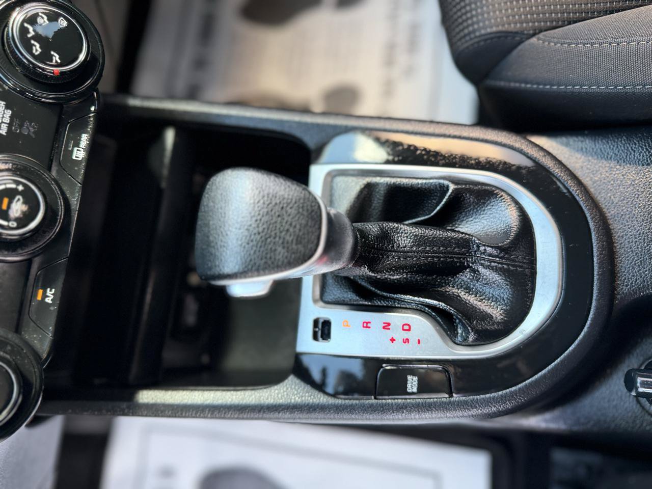Used 2020 Kia Forte LXS FWD image 29