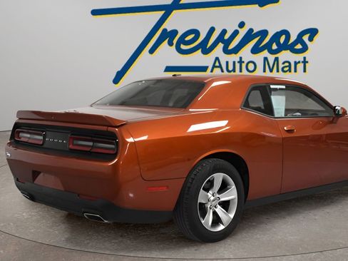 Used 2021 Dodge Challenger SXT image 2