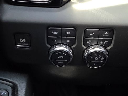 Used 2024 GMC Sierra 1500 AT4 w/ Technology Package AWD/4WD image 25