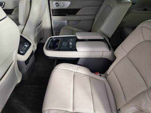 Used 2020 Lincoln Navigator Reserve w/ Luxury Package RWD image 33