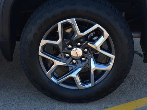 Used 2024 GMC Sierra 1500 SLT w/ SLT Premium Plus Package image 10