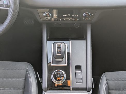 Used 2023 Mitsubishi Outlander SE image 83