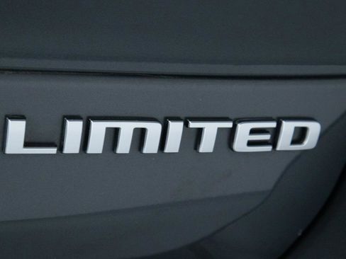 Used 2024 Jeep Grand Cherokee L Limited AWD/4WD image 33