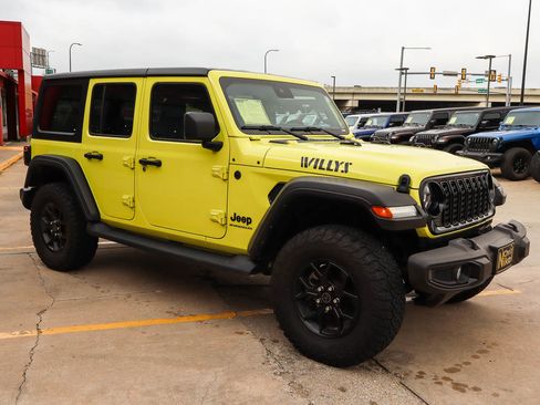 Used 2024 Jeep Wrangler Willys AWD/4WD image 4