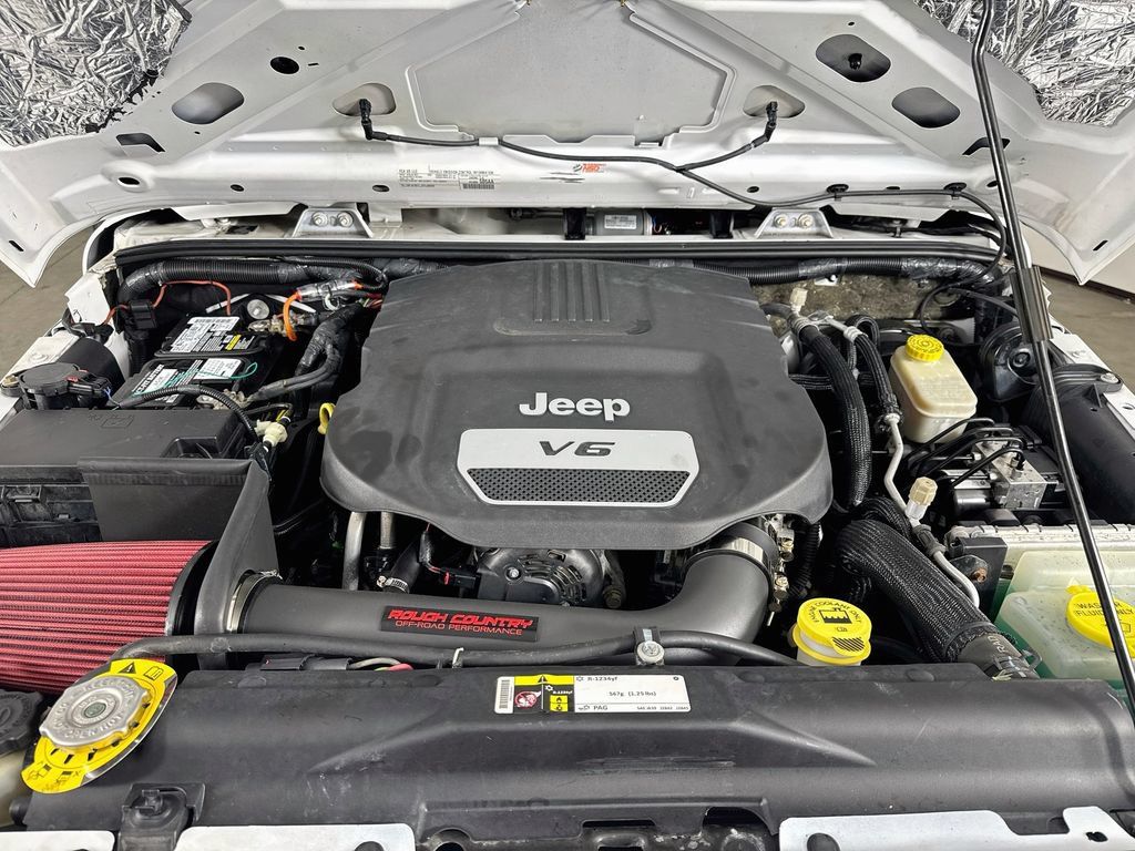 Used 2016 Jeep Wrangler Unlimited Sahara AWD/4WD image 29