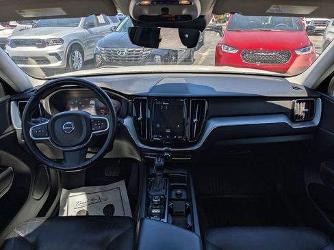 Used 2020 Volvo XC60 T6 Momentum image 17