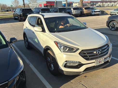 Used 2017 Hyundai Santa Fe Sport image 2