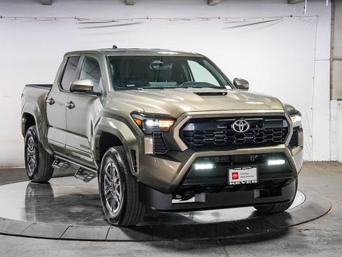 Certified 2024 Toyota Tacoma TRD Sport AWD/4WD image 6