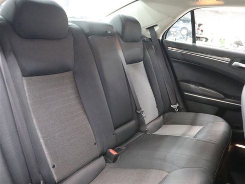 Used 2022 Chrysler 300 Touring image 17