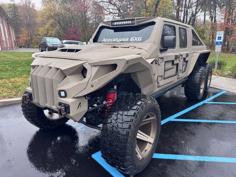 Used 2025 Jeep Gladiator Sport AWD/4WD image 3