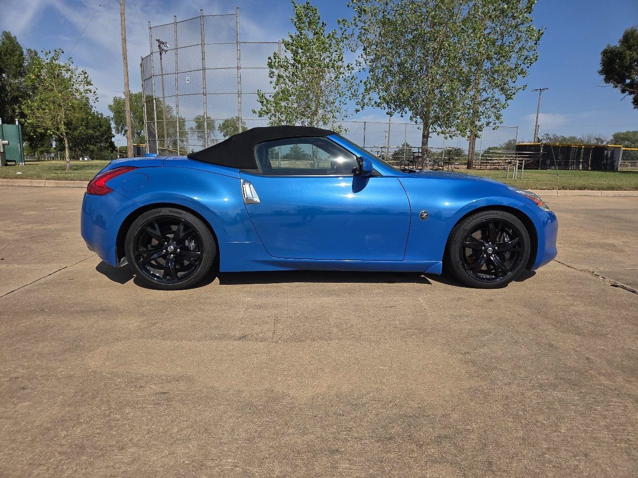 Used 2010 Nissan 370Z Touring w/ Sport Pkg RWD image 23
