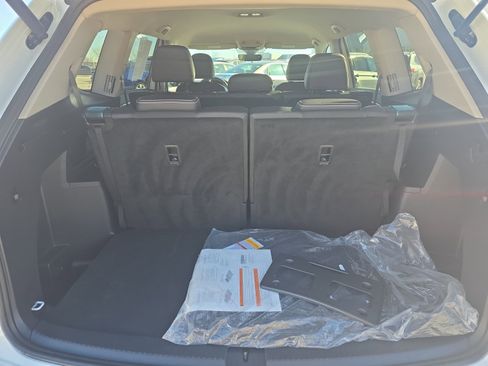 Used 2025 Volkswagen Atlas SE image 11