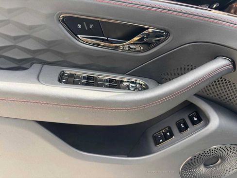 New 2025 Bentley Flying Spur Plug-In Hybrid image 41