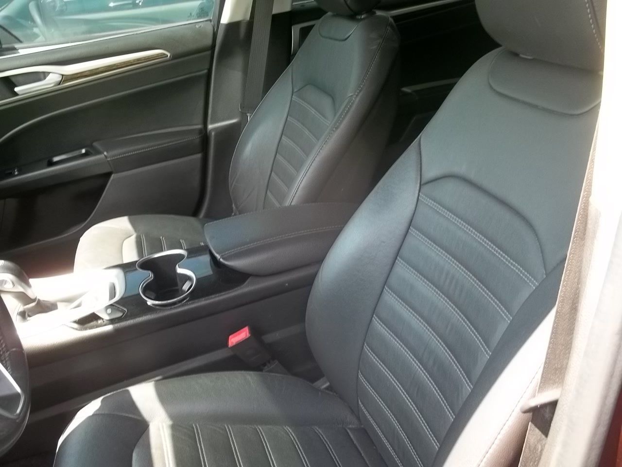 Used 2015 Ford Fusion SE w/ Equipment Group 202A FWD image 9