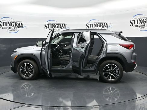 Used 2024 Chevrolet TrailBlazer LT w/ Convenience Package AWD/4WD image 37