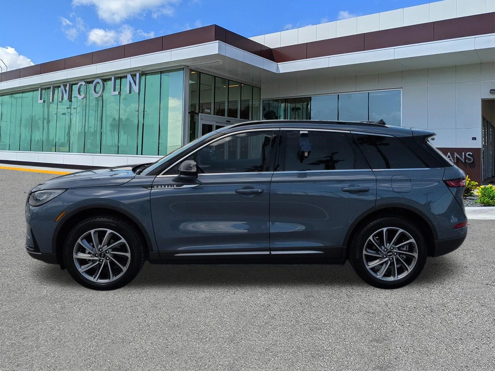 Used 2026 Lincoln Corsair Premiere FWD image 8