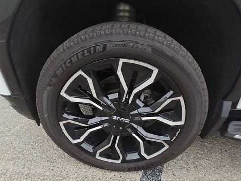 Used 2025 GMC Sierra EV Denali AWD/4WD image 25