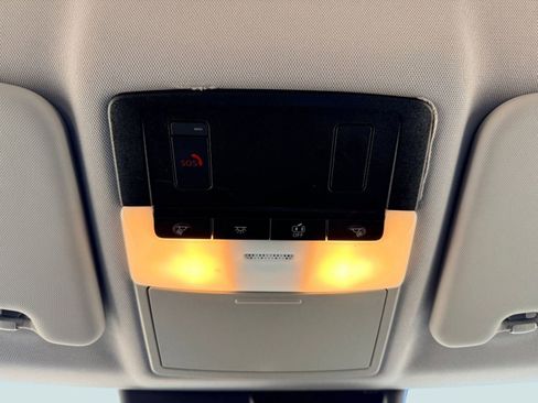 Used 2024 Mitsubishi Outlander SE image 16