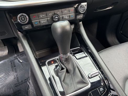 Used 2025 Jeep Compass Limited image 36