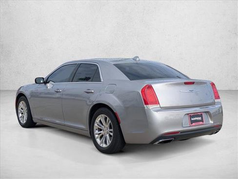 Used 2017 Chrysler 300 Limited image 8