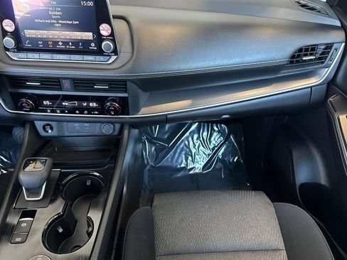 Used 2025 Nissan Rogue SV image 28